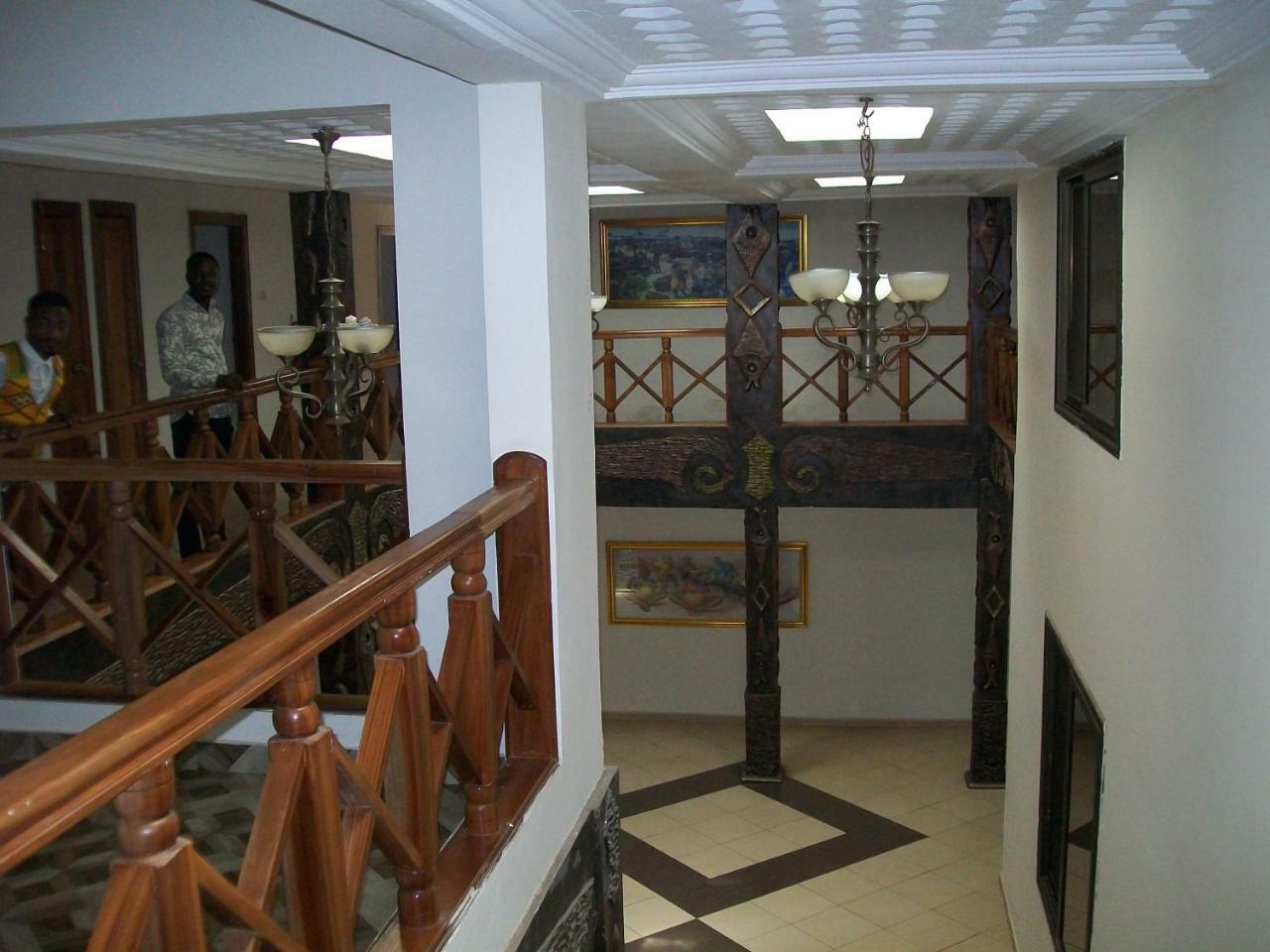 Ampomaah Hotel Acra Exterior foto