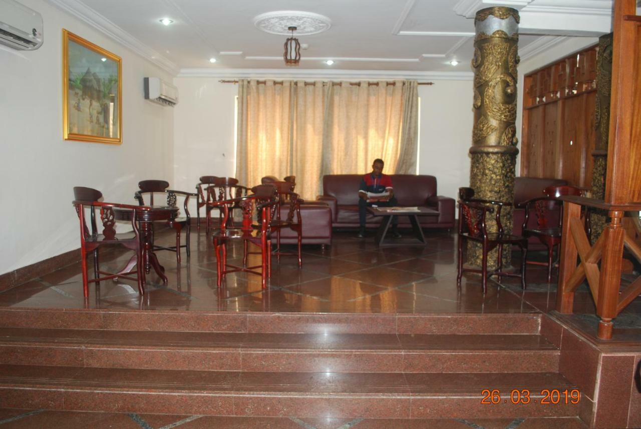 Ampomaah Hotel Acra Exterior foto