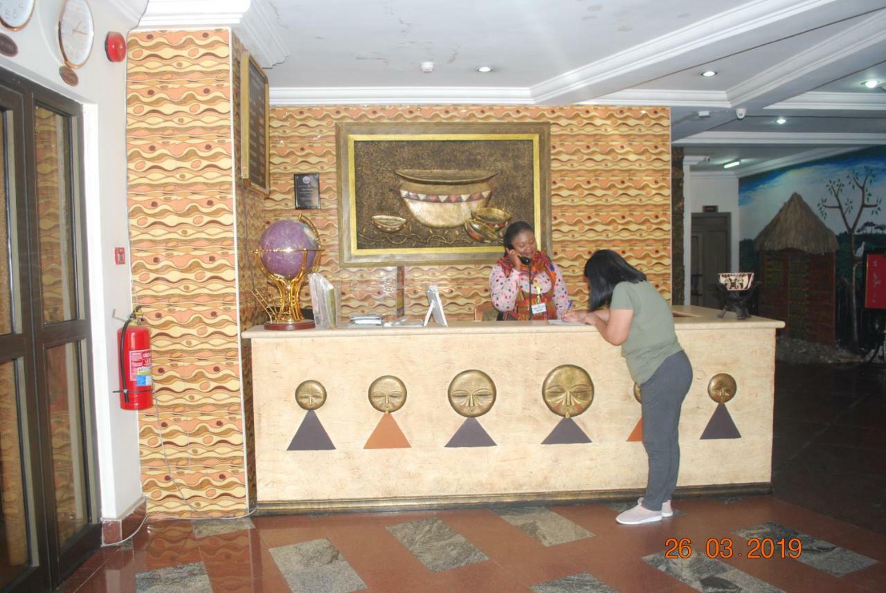Ampomaah Hotel Acra Exterior foto