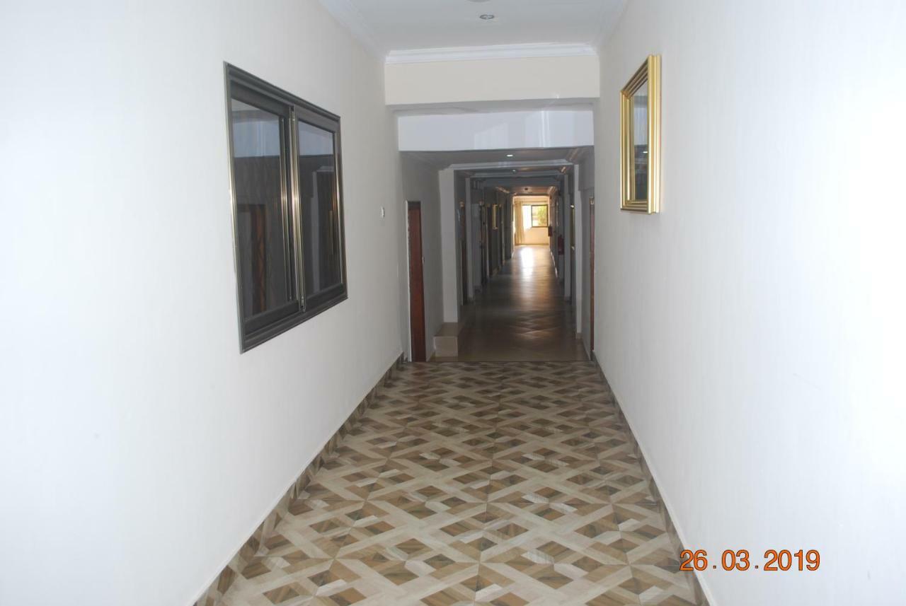 Ampomaah Hotel Acra Exterior foto