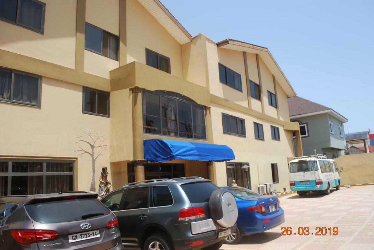 Ampomaah Hotel Acra Exterior foto